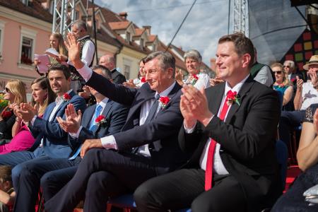 Izjemen obisk zaznamoval 50. Dneve narodnih noš in oblačilne dediščine v Kamniku (Blaž T. Muc)  (56)